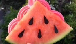 爬山网红吃瓜,揭秘娱乐圈幕后真相